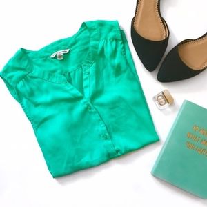 American Eagle sleeveless green blouse